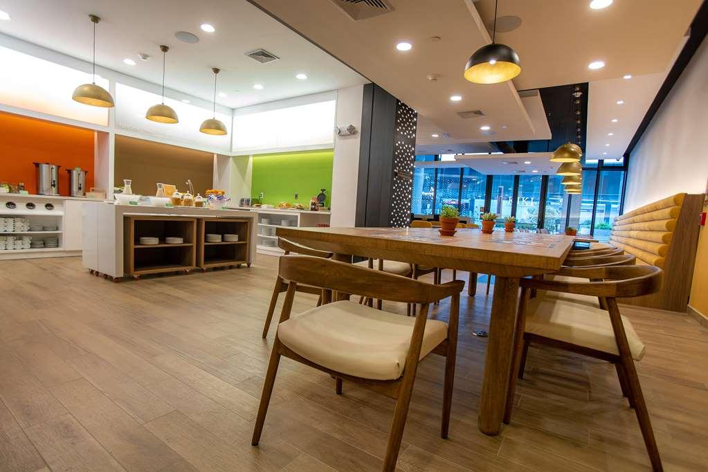 Hotel Hampton By Hilton Quito La Carolina Park Ristorante foto