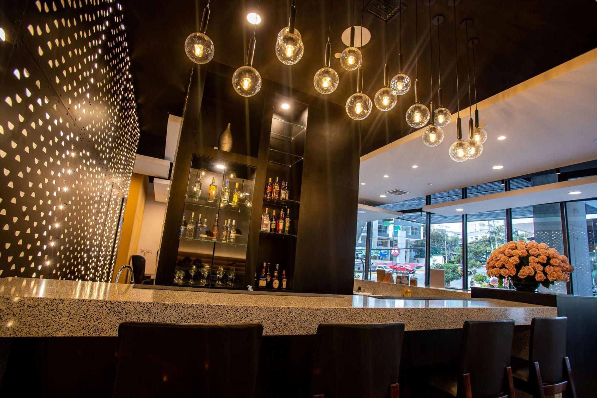 Hotel Hampton By Hilton Quito La Carolina Park Esterno foto