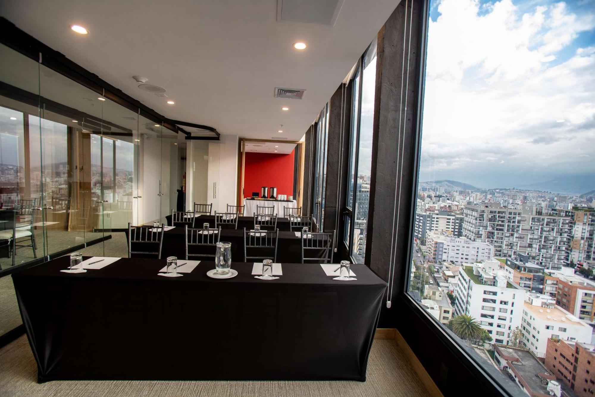 Hotel Hampton By Hilton Quito La Carolina Park Esterno foto
