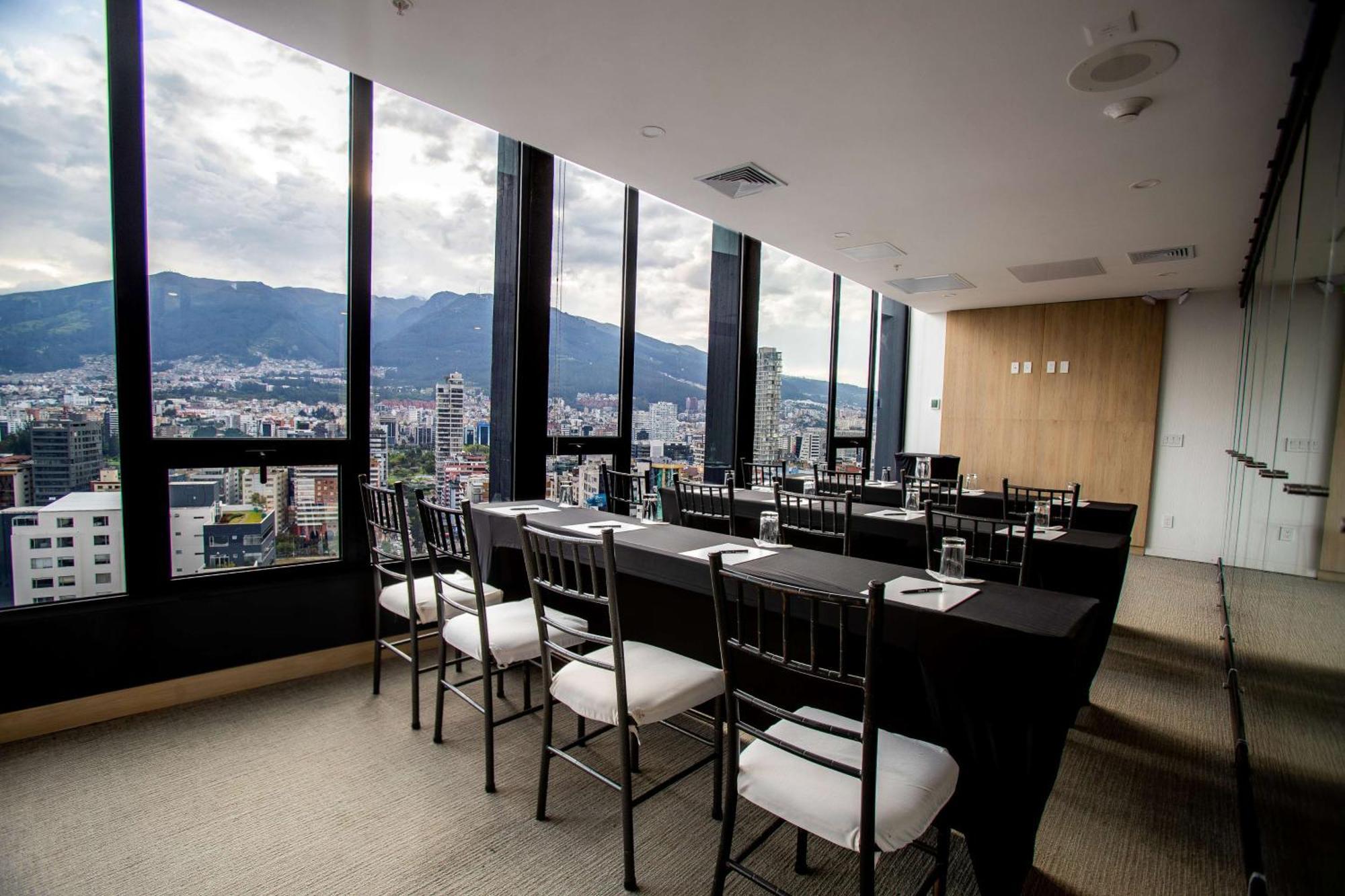 Hotel Hampton By Hilton Quito La Carolina Park Esterno foto