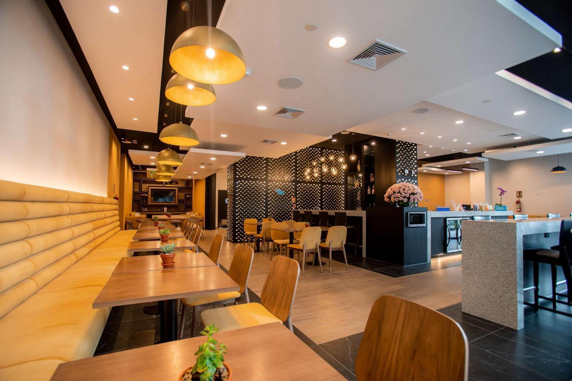 Hotel Hampton By Hilton Quito La Carolina Park Esterno foto
